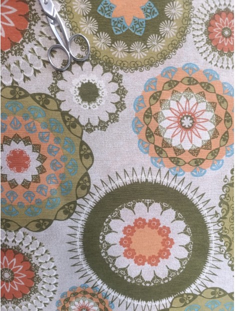 Tela Loneta con estampado de mandalas de colores