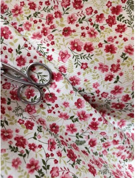 Mantel resinado , teflón ,flores pequeñas rojas