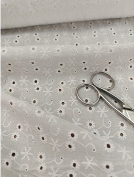 Batista de algodón bordada y perforada flor y estrella