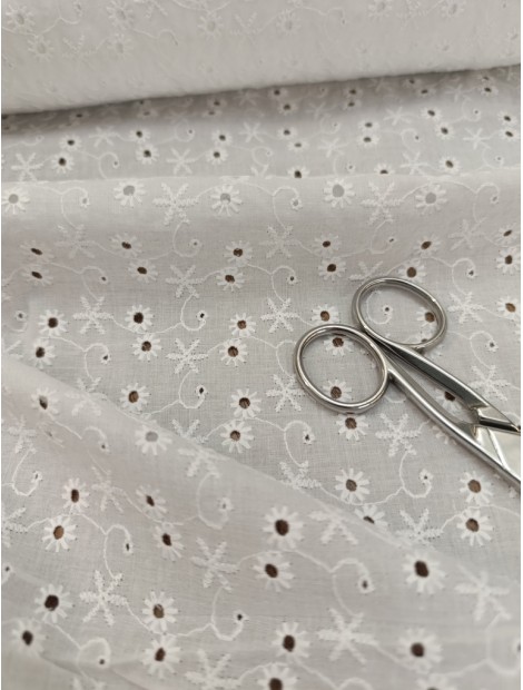 Batista de algodón bordada y perforada flor y estrella