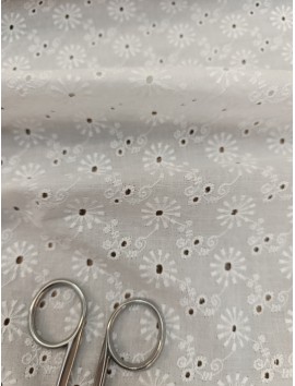 Batista de algodón bordada y perforada flor y estrella