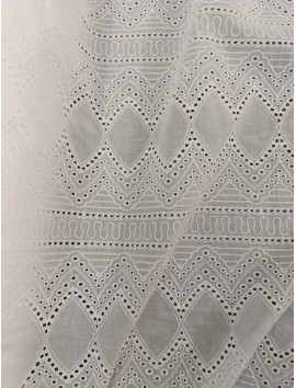 Batista de algodón bordada y perforada dos cenefas rombos