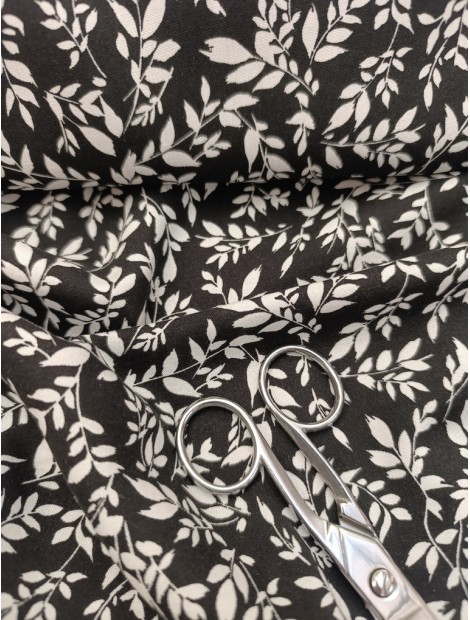 Tela viscosa  ramas blancas fondo negro