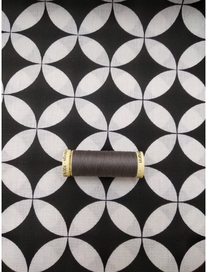 Tela algodón para patchwork Formas geométricas en negro y beis.