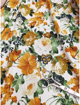Tela de crepe (crespón) con estampado flores amarillas