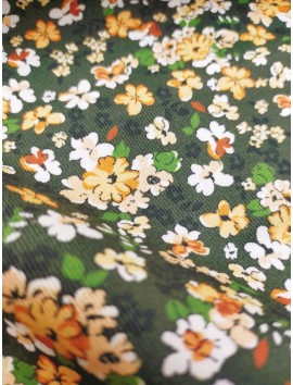 Tela viella o viyela de algodón, floral fondo verde